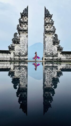 Vaidehi Instagram - isn’t this beautiful 😍😍 Flip your phone upside down and see me againnn😜😆
•
#orangrez #reels #gateofheaven #trending #explore #fypシ #bali #viral #vaidehi_theperformer