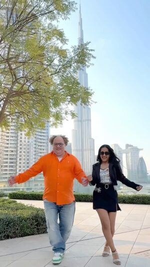 Vaidehi Instagram - How gracefully @mr.taster sir vibes on the Sensational Bollywood Track #jamalkudu so easily & is enjoying it to the fullest😆🥰 Don’t u guys agree with me
Do you want to see this duo vibing again. Leave your comments❤️
In frame @mr.taster @vaidehi_theperformer ✨
@iambobbydeol 🔥
#jamalkudu #animal #dance #mrtaster #reels #trending #viral #fypシ #explore #vaidehi_theperformer