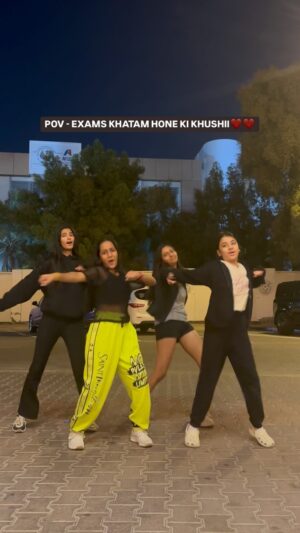 Vaidehi Instagram - HAILA HAILA💃❤️ @rishikaaaa__22 @hanshikaxaa @ayanna_adwani ✨❤️ #hailahaila #reels #trending #viral #fypシ #explore #vaidehi_theperformer