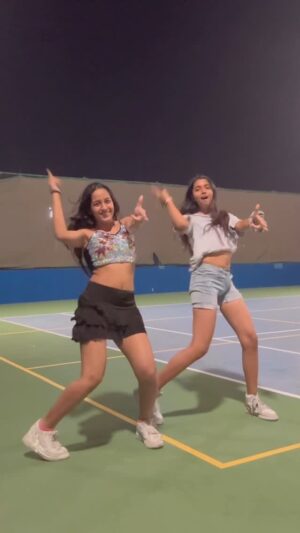 Vaidehi Instagram - QATAL IN DUBAII🔥 with @rishikaaaa__22 ❤️
@gururandhawa sirrr🙌 🧠 @boscomartis sirr🙌
#qatal #gururandhawa #reels #trending #viral #fypシ #explore #vaidehi_theperformer