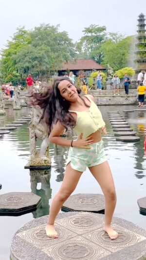 Vaidehi Instagram - sajnaa tere liye sajnaaa✨✨
•
#sajna #lovenwantiti #sajnaxlovenwanti #reels #trending #fypシ #viral #explore #bali #vaidehi_theperformer