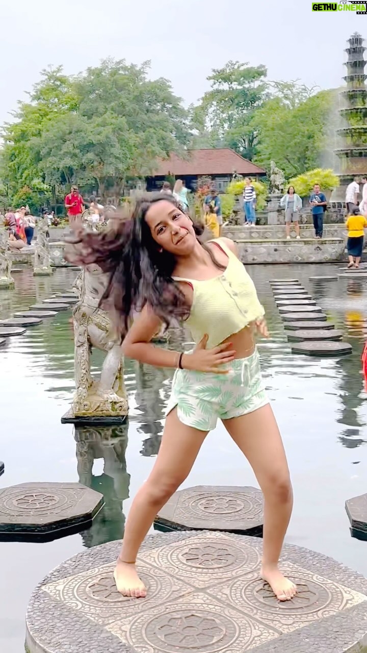 Vaidehi - 112.9K Likes - sajnaa tere liye sajnaaa✨✨
•
#sajna #lovenwantiti #sajnaxlovenwanti #reels #trending #fypシ #viral #explore #bali #vaidehi_theperformer