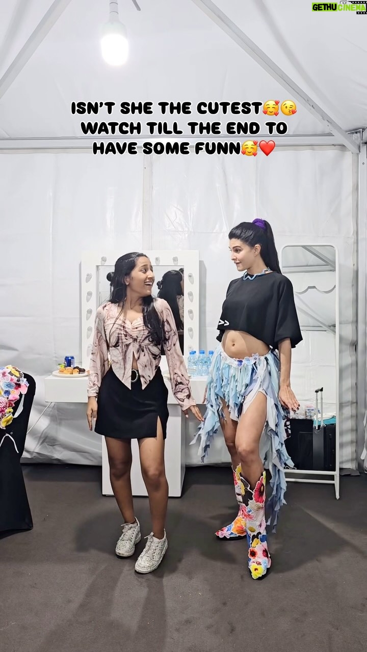 Vaidehi - 10.9K Likes - Here are the BLOOPERS of #yimmyyimmy with the GORGEOUS & CUTEST @jacquelienefernandez maam❤️❤️ Love you sooo muchhh maam🥰
•
#yimmyyimmy #jacquelinefernandez #blooper #fun #reels #viral #fypシ #vaidehi_theperformer