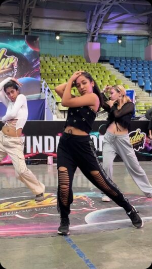 Vaidehi Instagram - MOVE YOUR BODY✨❤️
•
🧠 @anasua.chowdhury diii🫶🫶 love thissss too muchhh🫶
📍 @udwindia 🫶
•
#moveyourbody #udw #camp #vibes #waacking #reels #trending #viral #explore #vaidehi_theperformer