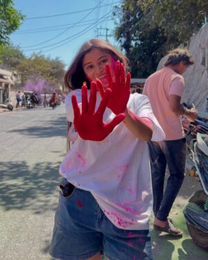 Vaidika laddha Instagram - Bura na maano Holi hai ❤️🎨🤍