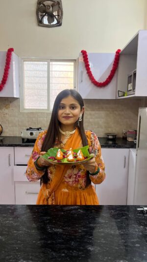Vaidika laddha Instagram - Kesar malai modak 💗😋
~ 300 gms Mava
• Grate mava until it becomes soft in texture .
~ kesar water
~ orange colour (optional )
• Mix & cook it well.
• Let the mixture cools down for some time.
~ 1/2 cup sugar bura
• Mix it well & make modaks as shown in the video .
Enjoy this Ganesh Chaturthi by making these easy modaks at home. Wishing you a very Happy Ganesh Chaturthi 💗✨
Follow @eatandeatttttt for more such easy recipes.