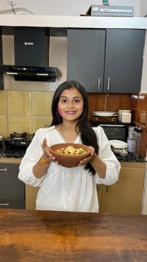 Vaidika laddha Instagram - Dahi Bhalla Chaat 😋💗
~ 1/2 cup moong dal
~ 1/2 cup urad dal
• Soak the dal for 4-5 hours & then grind them into fine paste.
~ 1/2 tbsp jeera
~ 1/2 tbsp black salt
~ salt
• Now mix it well & Heat oil and deep-fry small portions until golden brown.
•Soak fried bhallas in warm water for 10-15 minutes, then squeeze gently.
For Masala:
~ 1 tbsp jeera
~ 1 tbsp saunf
~ 1/2 tbsp black pepper
~salt
~ 1 tbsp red chilli powder
~ 1 tbsp aamchur powder
• Grind it well into fine powder.
For Dahi:
~ 2 cups dahi
~1 tbsp sugar
~ salt
~ black salt
• Mix it well & now Assemble the Chaat by Placing bhallas in a serving dish, pour whisked curd over them.
~ Boiled potatoes
~ meethi chutney
~ Green chutney
~ sev
~ Pomegranate
•Drizzle tamarind & green chutneys, prepared masala, pomegranate seeds, and sev & Serve Chilled.
Follow @eatandeatttttt for more such easy recipes.
