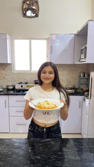 Vaidika laddha Instagram - Paneer makhani Maggi😋💗
~ Maggi
~Oil / Butter
~ 2 dried red chillies
~ 3-4 garlic cloves
~ 1 roughly chopped onion
~ 1 chopped tomatoes
~ Salt
~ Red chilli powder
~ Haldi powder
~ chaat masala
• Cook it for 2-3 minutes & then grind it in a fine paste.
~oil/ butter
•Add puree into the oil & cook it for 2-3 minutes.
~ Peri Peri masala
~ Red chilli powder
~ 1 cup paneer
~ 3 tbsp fresh cream
• Add boiled Maggi to the gravy & mix well in the gravy.
• Garnish it with some cheese & coriander leaves.
Follow @eatandeatttttt for more such easy recipes.