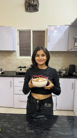 Vaidika laddha Instagram - Gajar ka Halwa 😋💗
~ 1 kg Gajar
• Grate them properly.
~ 3 tbsp Ghee
•Add gajar in pan & cook them for 3-5 minutes.
~ 2 .5cups Milk
• Cook until the milk get reduced.
~ 1 cup sugar
• Mix it well & close the lid.
~ 1 cup Mava
~ Kaju / Cashew
~ Badam/ Almonds
• Fry them in ghee until they become golden brown & add them into the halwa.
• Mix again & serve it hot.
Follow @eatandeatttttt for more such easy recipes.