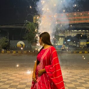 Vaidika laddha Instagram - शुभ दीपावाली 🪔 ✨
.
.
Ps: There is surprise for y’all in 5th slide🥹🙈