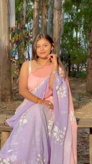 Vaidika laddha Instagram - GULABI SI SURKHTI JO DIKHTI THI 🌸🕊️