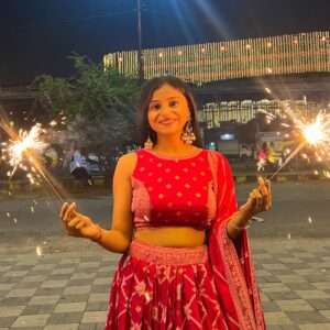 Vaidika laddha Instagram - शुभ दीपावाली 🪔 ✨
.
.
Ps: There is surprise for y’all in 5th slide🥹🙈