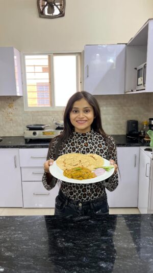 Vaidika laddha Instagram - Baingan Bharta💗😋
~Baingan
~ 4 -5 garlic cloves
• Cut the baingan as shown in the video & insert garlic into it.
• Roast it as shown in the video & after that remove it’s skin & smash it
~ 1 tbsp jeera
~ 1 tbsp mustard seeds
~ 2 tbsp Garlic chilli paste
~ 2 cups chopped onions
• Roast them until they become golden brown in color.
~ 2 cups chopped tomatoes
~ Salt
~ 1 tbsp Turmeric powder
~ 2 tbsp Red chilli powder
~ 1 tbsp Coriander powder
~ 1/2 tbsp garam masala
~ 1/2 tbsp Aamchur powder
• Add baingan to it & mix it well & garnish it with some coriander leaves.
• Serve it hot with some chapattis Or parathas.
Follow @eatandeatttttt for more such easy recipes.