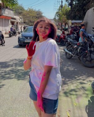 Vaidika laddha Instagram - Bura na maano Holi hai ❤️🎨🤍