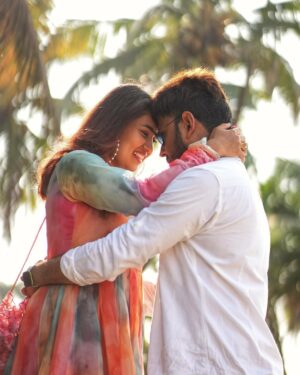 Vaishnavi Naik Instagram - Cheers to 6 years of Togetherness my Love🥂 Happy Wedding Anniversary to Us..♥️
Outfit @idaho_o
PC 📸 @kunalfilms_
#anniversary #6th #togetherness #happy #blessed #thankful #cheers #ronavi #beingnavi ✨