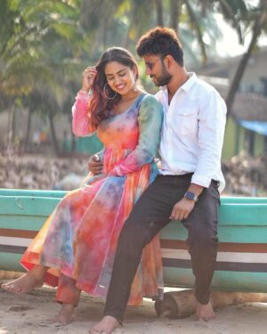 Vaishnavi Naik Instagram - Cheers to 6 years of Togetherness my Love🥂 Happy Wedding Anniversary to Us..♥️
Outfit @idaho_o
PC 📸 @kunalfilms_
#anniversary #6th #togetherness #happy #blessed #thankful #cheers #ronavi #beingnavi ✨