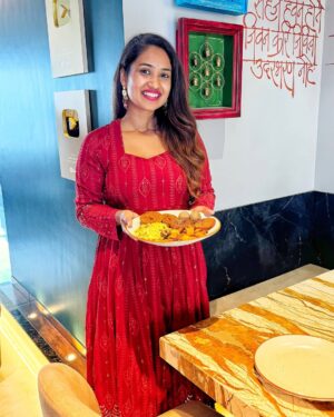 Vaishnavi Naik Instagram - शुभ दीपावली..!!✨🪔🎇🙏🏻
May this Diwali bring happiness, blessings and prosperity in your life🙏🏻
P.S. या फराळ खायला..!😀😋🫶🏻
#diwali2024 #happydiwali #festival #blessed #thankful #happiness #ronavi #beingnavi ✨
