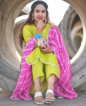 Vaishnavi Naik Instagram - Chaahe tum Kuch na Kaho..
Maine Sunn Liya..🥀
Wearing @ajiolife
PC @aditya.image
#ethnicwear #photoshoot #suitposes #ajiofashion #ootd #beingnavi ✨