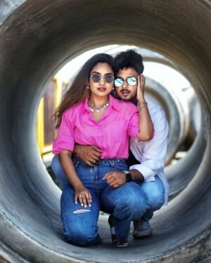 Vaishnavi Naik Instagram - Be a Boss. Marry a Boss.
Build an Empire Together 💯
@rohanrrp
📸 @aditya.image
#couple #couplephotoshoot #pose #pink
#blessed #ronavi #beingnavi ✨
