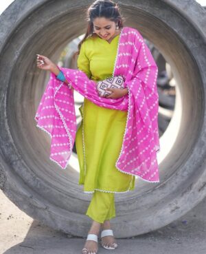 Vaishnavi Naik Instagram - Chaahe tum Kuch na Kaho..
Maine Sunn Liya..🥀
Wearing @ajiolife
PC @aditya.image
#ethnicwear #photoshoot #suitposes #ajiofashion #ootd #beingnavi ✨