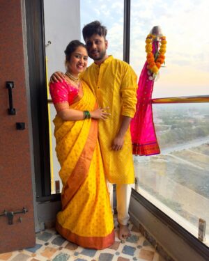 Vaishnavi Naik Instagram - First Gudhi Padwa at New Home♥️
सर्वांना गुढी पाडव्याच्या हार्दिक शुभेच्छा..!!💐🙏🏻
Wishing you all a very happy new year✨
#gudhipadwa2024 #happygudhipadwa #blessed #thankful #happy #newhome #ronavi #beingnavi ✨