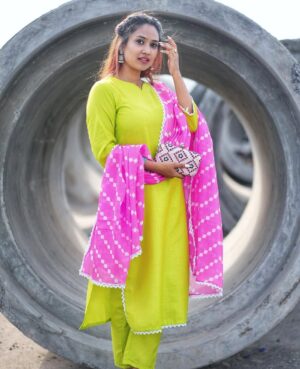 Vaishnavi Naik Instagram - Chaahe tum Kuch na Kaho..
Maine Sunn Liya..🥀
Wearing @ajiolife
PC @aditya.image
#ethnicwear #photoshoot #suitposes #ajiofashion #ootd #beingnavi ✨