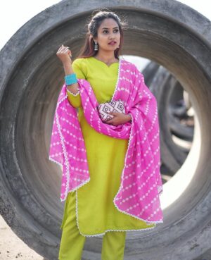 Vaishnavi Naik Instagram - Chaahe tum Kuch na Kaho..
Maine Sunn Liya..🥀
Wearing @ajiolife
PC @aditya.image
#ethnicwear #photoshoot #suitposes #ajiofashion #ootd #beingnavi ✨