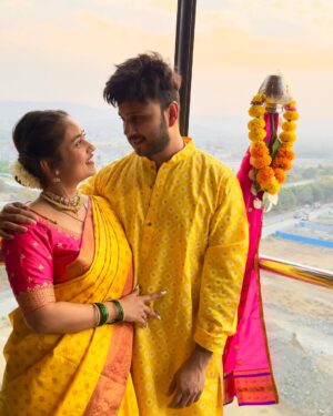 Vaishnavi Naik Instagram - First Gudhi Padwa at New Home♥️
सर्वांना गुढी पाडव्याच्या हार्दिक शुभेच्छा..!!💐🙏🏻
Wishing you all a very happy new year✨
#gudhipadwa2024 #happygudhipadwa #blessed #thankful #happy #newhome #ronavi #beingnavi ✨