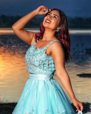 Vaishnavi Naik Instagram - She Turned Her Can'ts into Cans.. And Her Dreams Into Plans..💯💙
Outfit 👗@wearitoncestore
#ootd #blue #photoshoot #sunset #princess #vibes #fashion #fashioninspo #beingnavi ✨