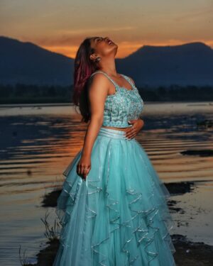 Vaishnavi Naik Instagram - She Turned Her Can'ts into Cans.. And Her Dreams Into Plans..💯💙
Outfit 👗@wearitoncestore
#ootd #blue #photoshoot #sunset #princess #vibes #fashion #fashioninspo #beingnavi ✨