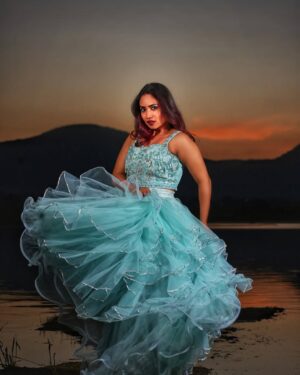 Vaishnavi Naik Instagram - She Turned Her Can'ts into Cans.. And Her Dreams Into Plans..💯💙
Outfit 👗@wearitoncestore
#ootd #blue #photoshoot #sunset #princess #vibes #fashion #fashioninspo #beingnavi ✨