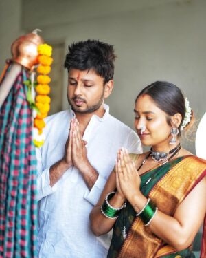 Vaishnavi Naik Instagram - गुढ़ी पाड़व्या च्या हार्दिक शुभेच्छा..🙏🏻✨
Wishing you all a very Happy & Prosperous New year..!!🎉
#gudhipadwa2023 #newyear #ronavi #beingnavi ✨