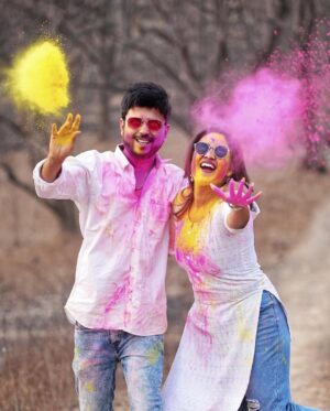 Vaishnavi Naik Instagram - May this Festival of Colours bring Happiness & Prosperity in your life..😃
Happy Holi to you & your Family🙏🏻
#holi2023 #happyholi #colours #blessed #ronavi #beingnavi ✨