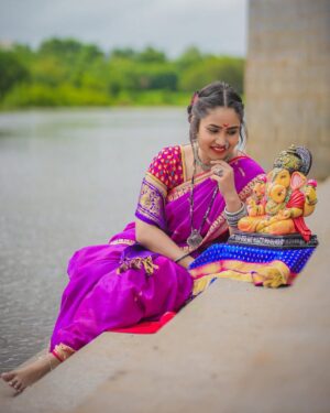 Vaishnavi Naik Instagram - गणेश चतुर्थी निमित्त सर्वांना मंगलमय शुभेच्छा..!!🌺
May the blessings of Lord Ganesha always be with you & your Family ✨
Wish you all a very Happy & Blessed Ganesh Chaturthi🙏🏻
Outfit & makeup @_vb_792019
Picture Credit @rohanrrp
Picture Editing @aditya.image
#ganeshchaturthi #ganpati #ganpatibappamorya #blessed #thankful #beingnavi ✨