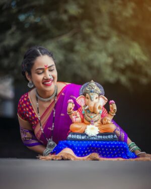 Vaishnavi Naik Instagram - गणेश चतुर्थी निमित्त सर्वांना मंगलमय शुभेच्छा..!!🌺
May the blessings of Lord Ganesha always be with you & your Family ✨
Wish you all a very Happy & Blessed Ganesh Chaturthi🙏🏻
Outfit & makeup @_vb_792019
Picture Credit @rohanrrp
Picture Editing @aditya.image
#ganeshchaturthi #ganpati #ganpatibappamorya #blessed #thankful #beingnavi ✨