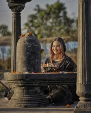 Vaishnavi Naik Instagram - JAI MAHAKAL 🔱🙏🏻
महाशिवरात्री की आप सभी को शुभ कामनायें 😊🙏🏻
May Lord Shiva bless us on this Mahashivratri ✨
#mahashivratri #blessed #lordshiva #thankful #beingnavi ✨