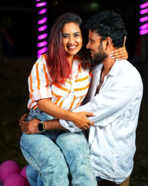 Vaishnavi Naik Instagram - Hugging you, is my Favourite thing to do..💯
@rohanrrp ❤️
Tag the person you wanna click such Pictures with.. 😍
#coupleposes #hugs #couplethings #memories #ronavi #beingnavi ✨