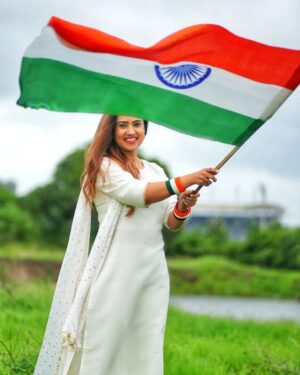 Vaishnavi Naik Instagram - 75 years Completed ✨
Happy Independence Day!!🇮🇳✨
ना पूछो जमाने से क्या हमारी कहानी है,
हमारी पहाचान तो बस इतनी है के हम हिंदुस्तानी है|🇮🇳
Proud to be Indian. Proud of our Soldiers & Freedom fighters 🙏
#happyindependenceday #75thindependanceday #harghartiranga #proudtobeindian #blessed #beingnavi ✨