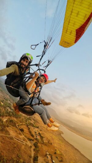 Vaishnavi Naik Instagram - What an Experience..!!😍💯
#paragliding #paraglidingindia #firsttime #amazing #thrilling #beingnavi