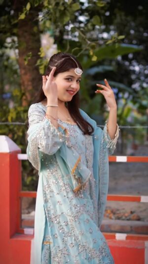 Vaishnavi Seth Instagram - Meri desi look pe 😉
#reelsvideo #foryou
