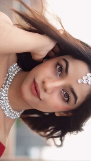 Vaishuyunil Instagram - Blush zyaada ho gaya ek taraf😂💗