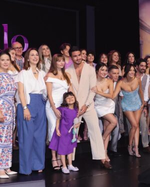 Valentina Buzzurro Instagram - Este lunes 23 de Junio a las 6:30 de la tarde llega esta historia a todas sus casas….!!! Que la disfruten mucho ❤️🩹!!
Gracias @cano.silvia y @anajuliavf por confiar en mí para darle vida a esta loca desquiciada tan padre!
.
.
@sir.styling 🔥