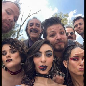 Valentina Buzzurro Instagram - Hoy acabé de hacer a “Pereza” con todo mi corazón, de la mano de un equipo que se lleva mi corazón…
Actuar me salva, me hace conocer gente que inspira, me hace superar fobias, crecer, me acompaña y me abraza siempre…!
(No los subí a todos pero los adoro a todos !)💙