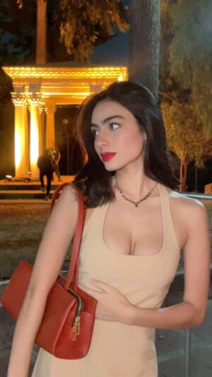 Valentina Buzzurro Instagram - @guessmexico
Tacones: @reginaromeromx ❤️