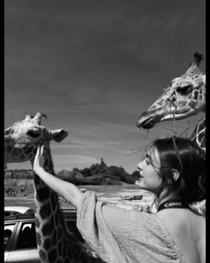 Valentina Buzzurro Instagram - Los animales son una de las creaciones más majestuosas que Dios pudo crear… tener un contacto tan cercano con algunos es una maravilla… gracias por esto @africamsafaripuebla y por cuidarlos, amarlos y protegerlos de una manera tan increíble 💕!!! Gracias por vivir esto con tanta fascinación conmigo @davidcarolevy te amo amor.