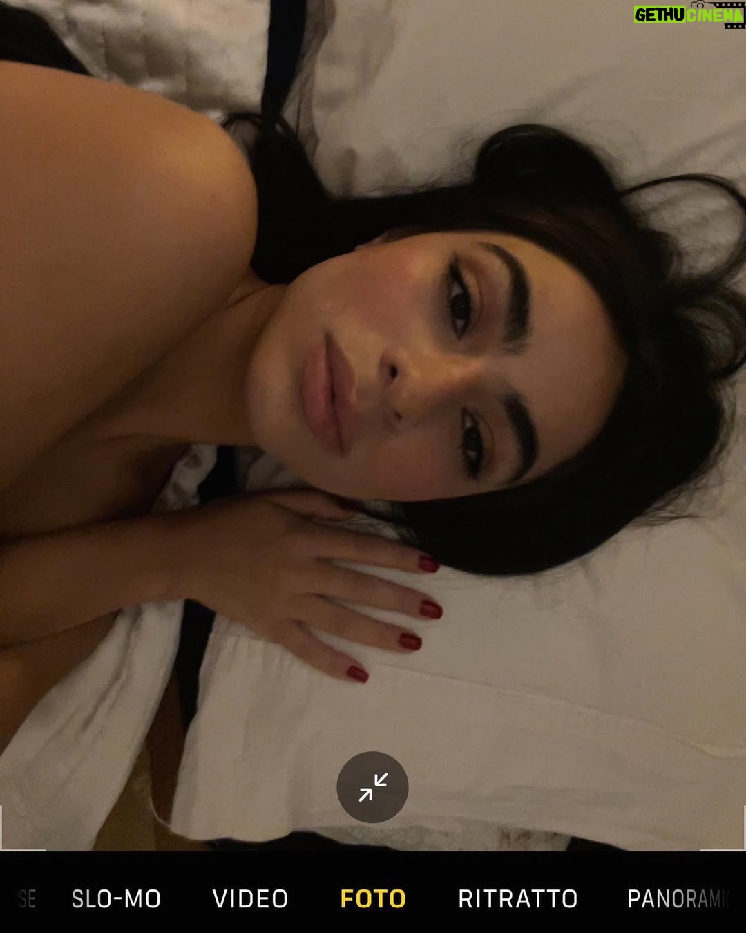 Valentina Buzzurro - 28.2K Likes - Bored…
