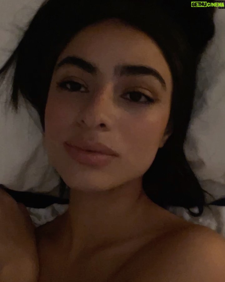 Valentina Buzzurro - 28.2K Likes - Bored…