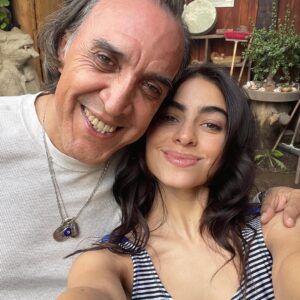 Valentina Buzzurro Instagram - Hoy acabé de hacer a “Pereza” con todo mi corazón, de la mano de un equipo que se lleva mi corazón…
Actuar me salva, me hace conocer gente que inspira, me hace superar fobias, crecer, me acompaña y me abraza siempre…!
(No los subí a todos pero los adoro a todos !)💙