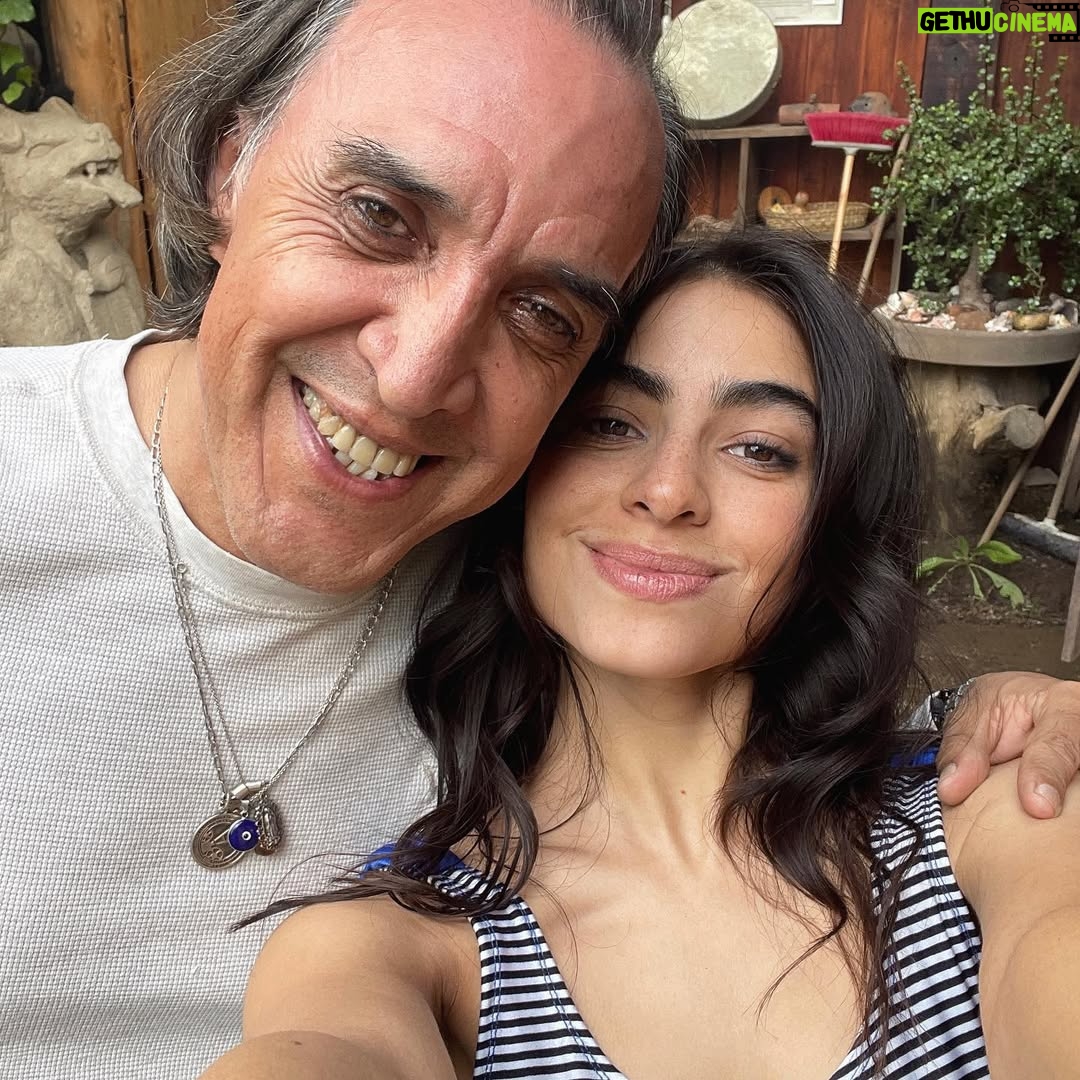 Valentina Buzzurro - 14.1K Likes - Hoy acabé de hacer a “Pereza” con todo mi corazón, de la mano de un equipo que se lleva mi corazón… 
Actuar me salva, me hace conocer gente que inspira, me hace superar fobias, crecer, me acompaña y me abraza siempre…! 
(No los subí a todos pero los adoro a todos !)💙