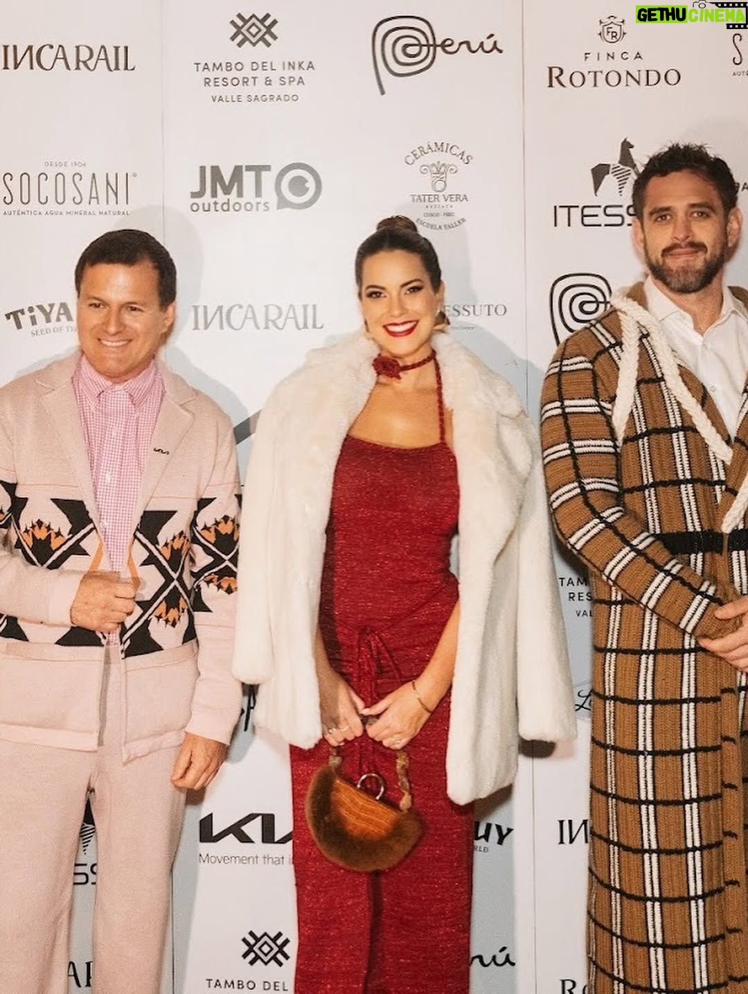 Valeria Piazza - 8.3K Likes - Alta moda Cusco 2025 ♥️
Nos pusimos elegantes para celebrar los 25 años de trayectoria de @sergiodaviladesign 

Nunca antes visto matching looks con Pierre 🤭, con looks de alpaca hechos por artesanos peruanos diseñados por Sergio Dávila 🫶🏻📸 @javicho.rivero / @arianne_strobach #style #peru #cusco